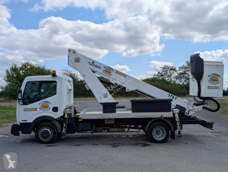 Camion Nissan NT400