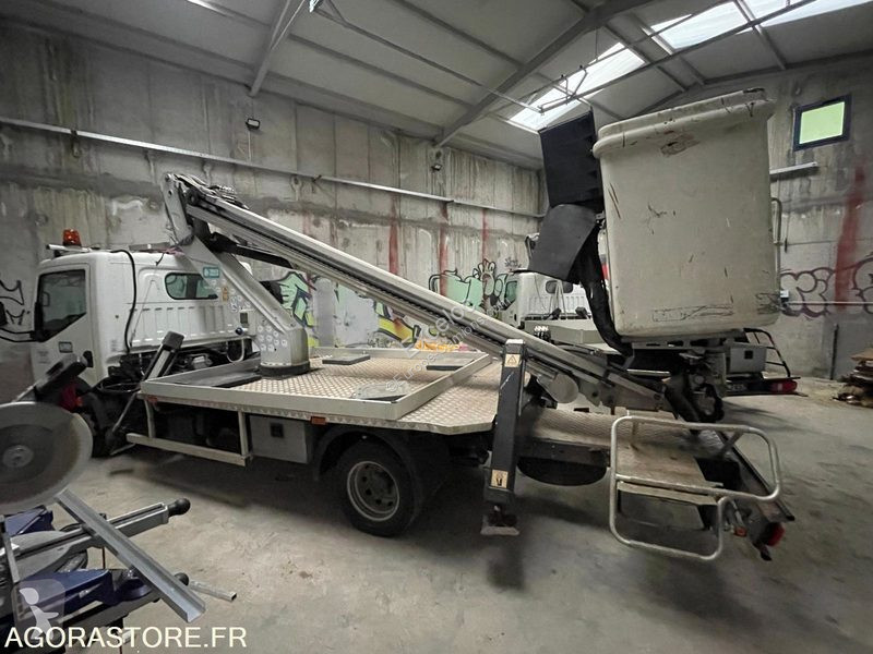 Véhicule utilitaire Nissan