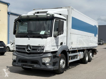 Camion plateau brasseur Mercedes