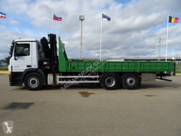 Camion grue Mercedes