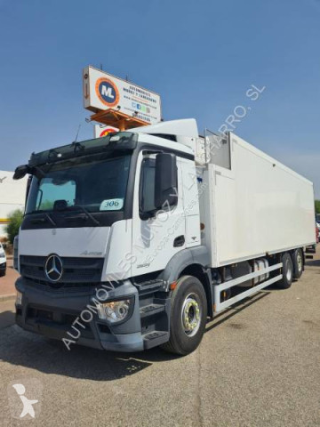 Camion fourgon Mercedes