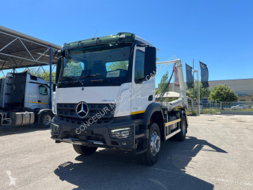 Camión portacontenedor de cadenas Mercedes nuevo