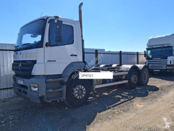 Camion châssis Mercedes