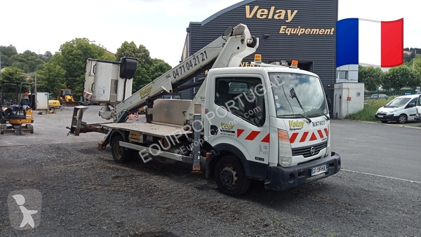 Veículo utilitário Nissan 35.12 with Isoli...