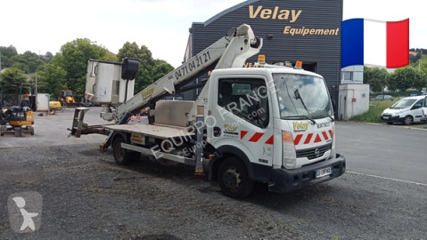 Utilitaire nacelle Nissan