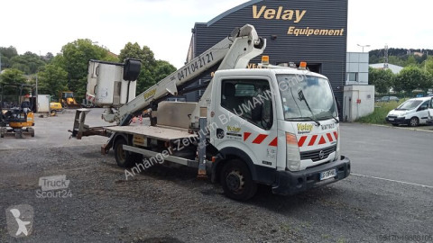 Camión plataforma elevadora Nissan
