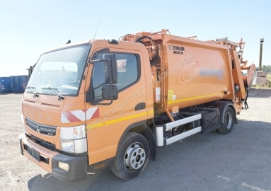 Camion benne à ordures ménagères Mitsubishi