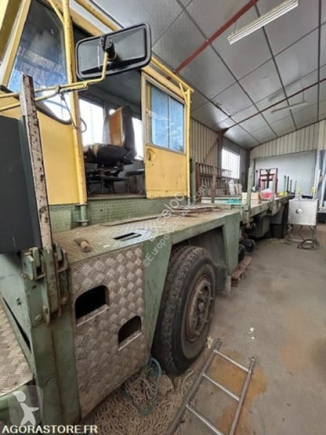 Camion plateau Unic