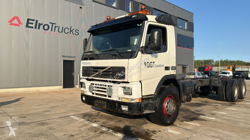 Camion Volvo - 320 (POMPE MANUELLE / BIG HUB /...