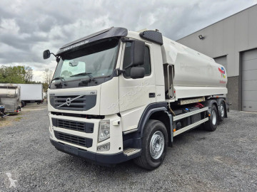 Camión cisterna hidrocarburos Volvo