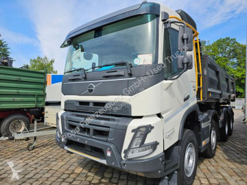 Camion tri-benne Volvo