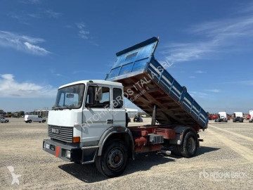 Camión volquete Iveco