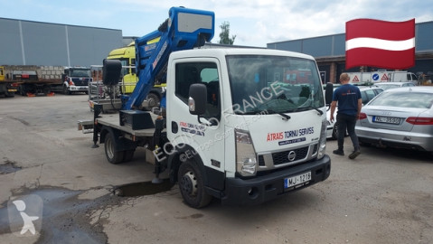 NissanNT 400 
