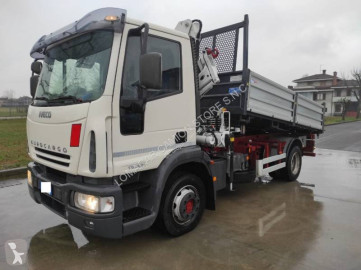 Kamion trojitá korba Iveco