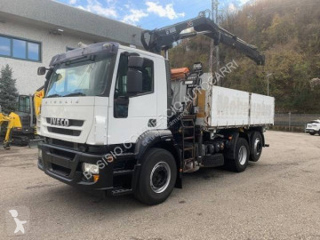 Camión trilateral Iveco