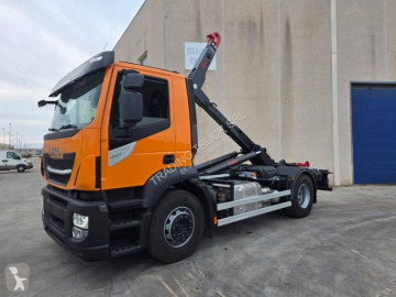Камион Iveco Trakker 420