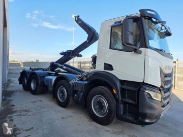 Camión portacontenedor de gancho Iveco nuevo