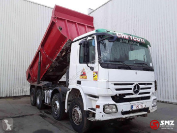 Camión volquete Mercedes