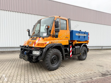 Камион снегорин-опесъчител Unimog