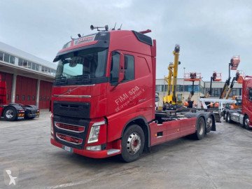 Lastbil containertransport Volvo