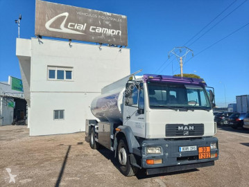 Camión cisterna hidrocarburos MAN