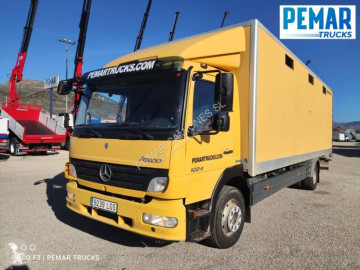 Ремарке за превоз на животни Mercedes