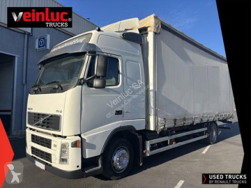 Camión tautliner (lonas correderas) Volvo