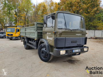 Камион платформа Iveco
