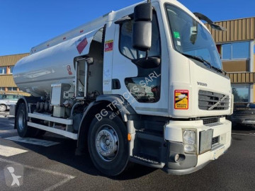 Камион цистерна петролни продукти Volvo