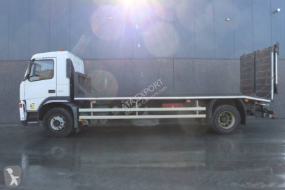 Nosič strojů Volvo