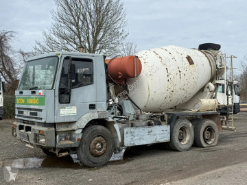 Camión hormigón cuba / mezclador Iveco