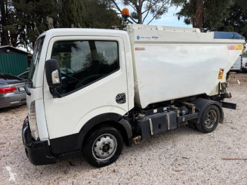 Nissan NT 400