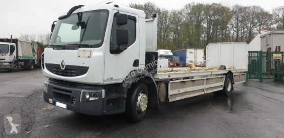 Camión plataforma transporta gas Renault