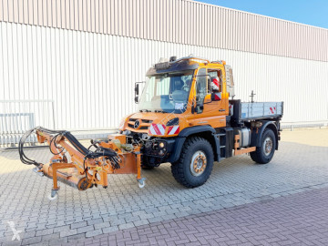 Unimog U 527 4x4 U 527 4x4, Kommunalhydraulik, Frontzapfwelle, Mähtür