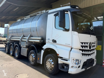 Камион цистерна Mercedes
