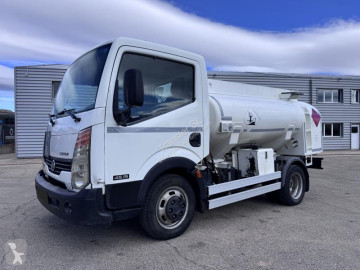 Camión Nissan Cabstar