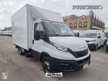 Dostawcza chłodnia Iveco