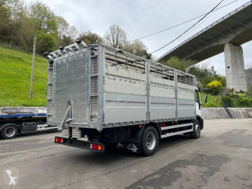 Ремарке за превоз на животни Iveco