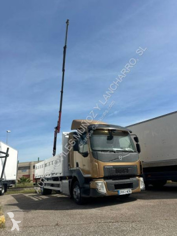 Camión plataforma caja abierta Volvo