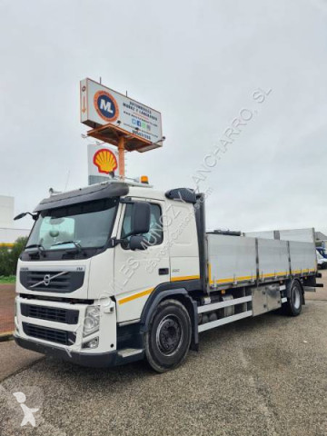 Camión plataforma caja abierta Volvo