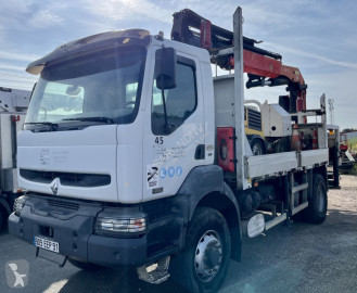 Camion plateau ridelles Renault