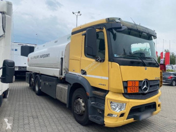 Камион цистерна петролни продукти Mercedes