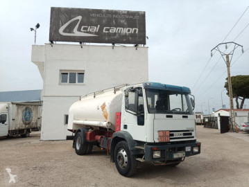 Камион цистерна петролни продукти Iveco