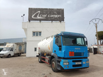 Camión cisterna hidrocarburos Iveco