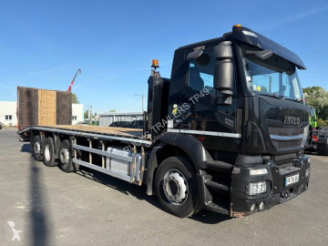 Nosič strojů Iveco