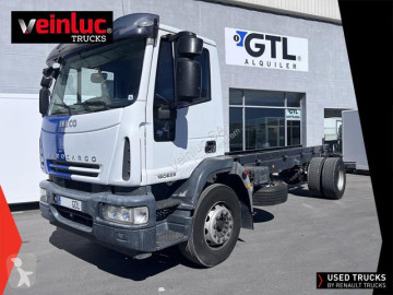 Camión chasis Iveco