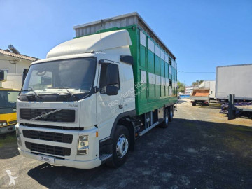 Камион за превоз на едър рогат добитък Volvo