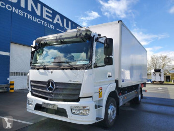 Camión furgón Mercedes nuevo