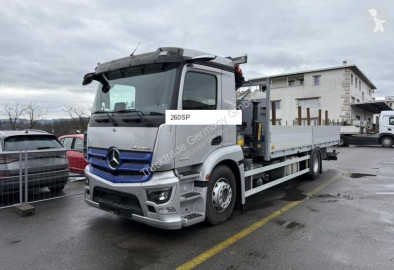 Lastbil platta Mercedes