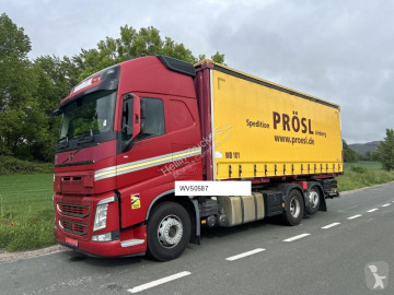 Camión tautliner (lonas correderas) Volvo